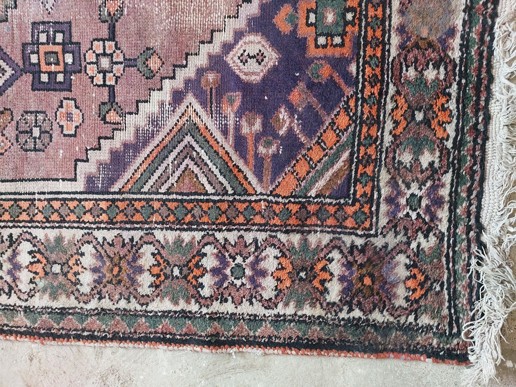Old carpet(سجادة قديمة)